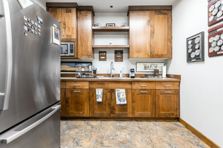 More Photos Of 1920 Prospector Ave, Park City Office For Sale