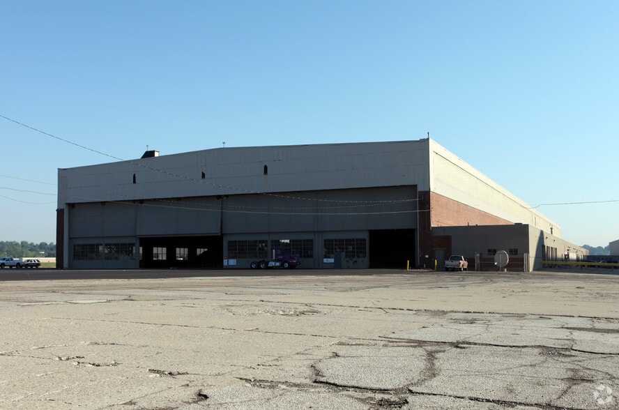 More Photos Of 1535 Exeter Rd, Akron Warehouse For Lease