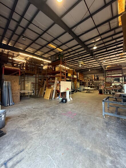 More Photos Of 3573 Plover Ave, Naples Manufacturing For Sale