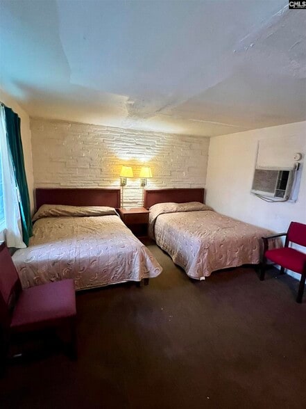 More Photos Of 5810 N Main St, Columbia Hotel For Sale