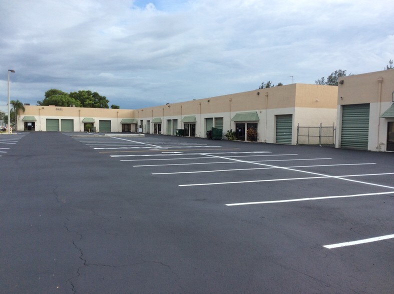 More Photos Of 5431-5441 NW 15th St, Margate Warehouse For Lease