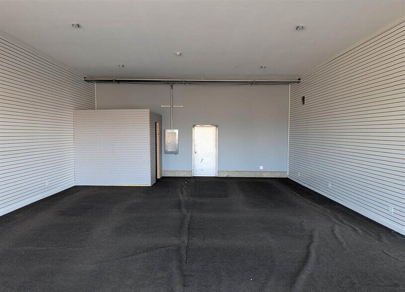 More Photos Of 208-216 N Main St, Creve Coeur Freestanding For Lease