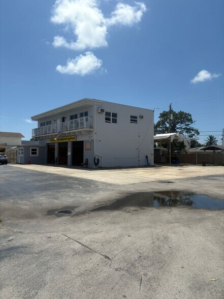 More Photos Of 250 NE 44th St, Oakland Park Auto Repair For Sale
