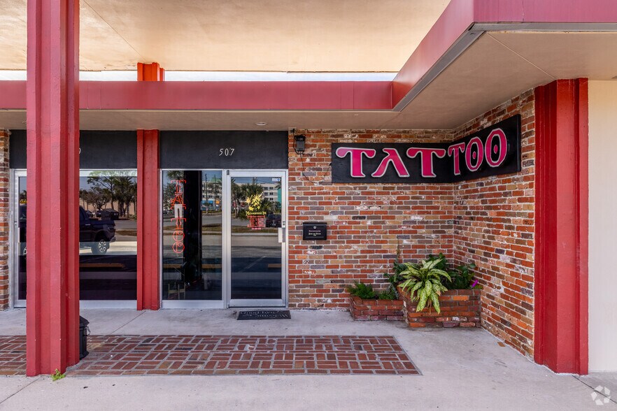 More Photos Of 501-527 S Paula Dr, Dunedin Office For Lease