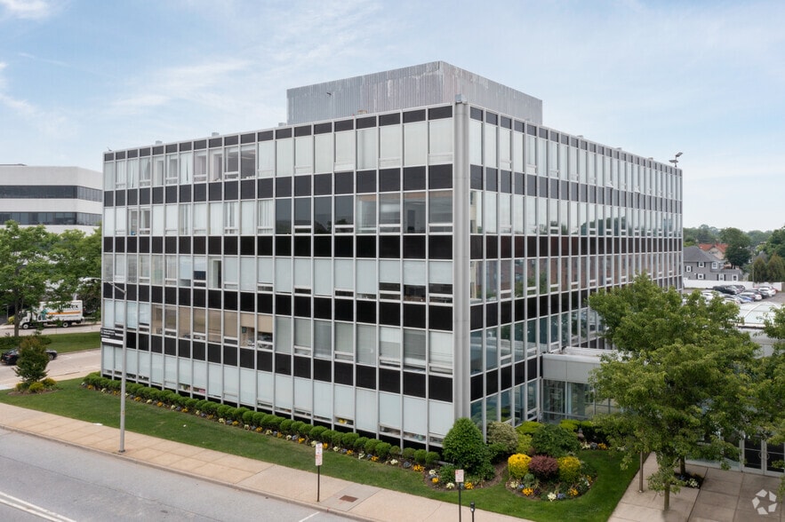 More Photos Of 100 Merrick Rd, Rockville Centre Office For Lease