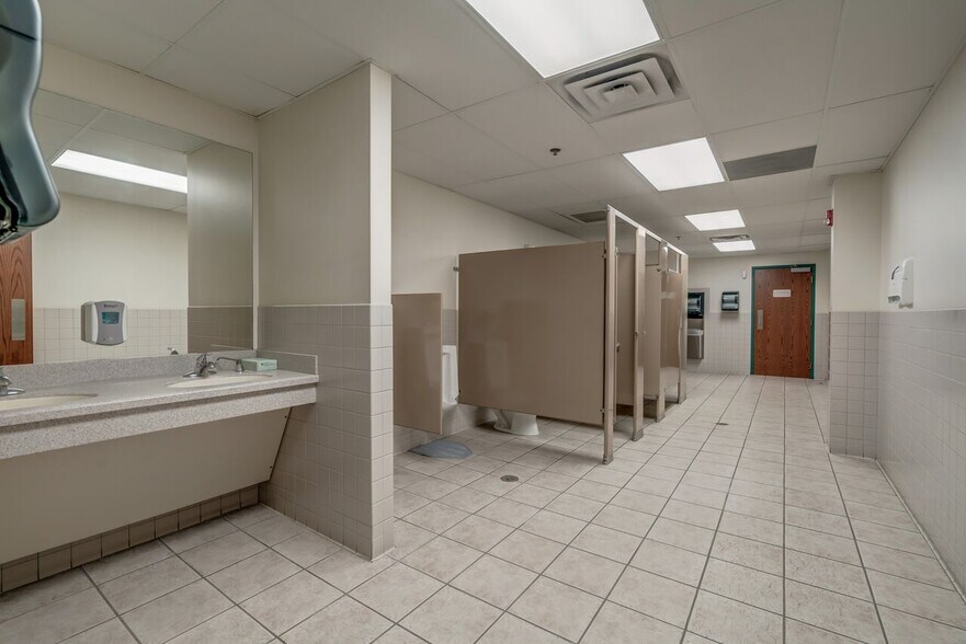 More Photos Of 3101 Technology Dr, Edmond Light Distribution For Lease