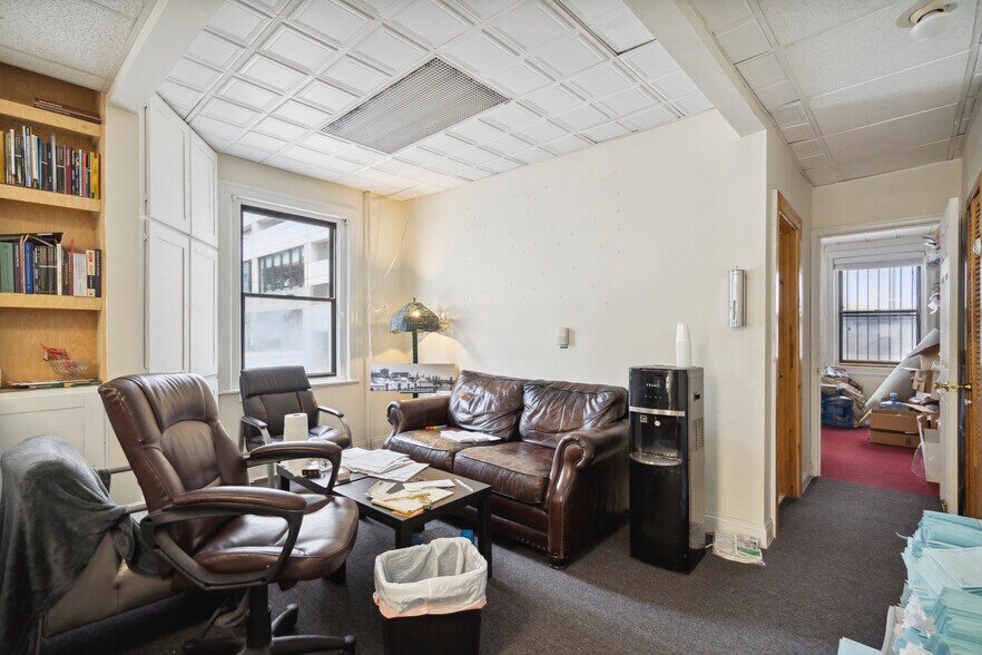 More Photos Of 23-25 S 19th St, Philadelphia Storefront Retail Office For Sale