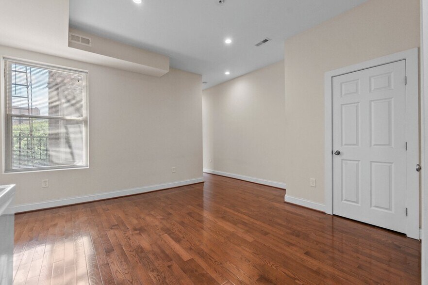 More Photos Of 2740 Saint Paul St, Baltimore Apartments For Sale
