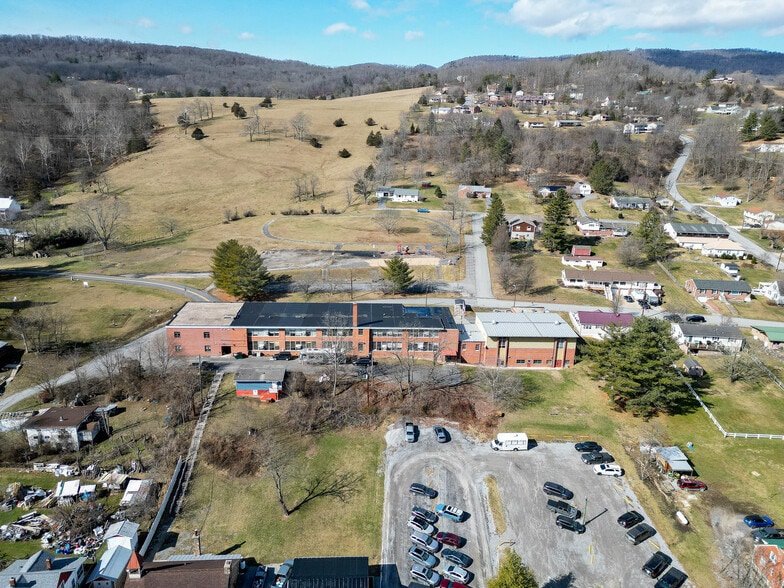 More Photos Of 81 Evick Dr, Franklin Flex For Sale