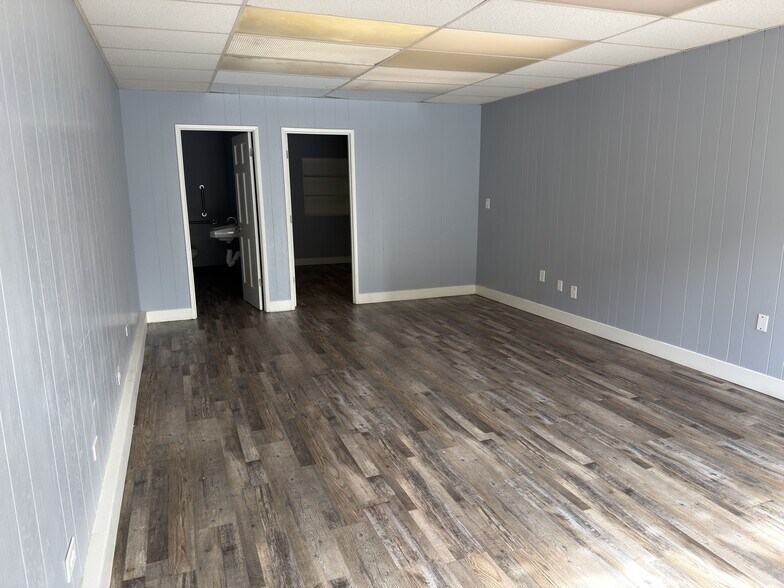 More Photos Of 205 Oak St, Kelso Office For Lease