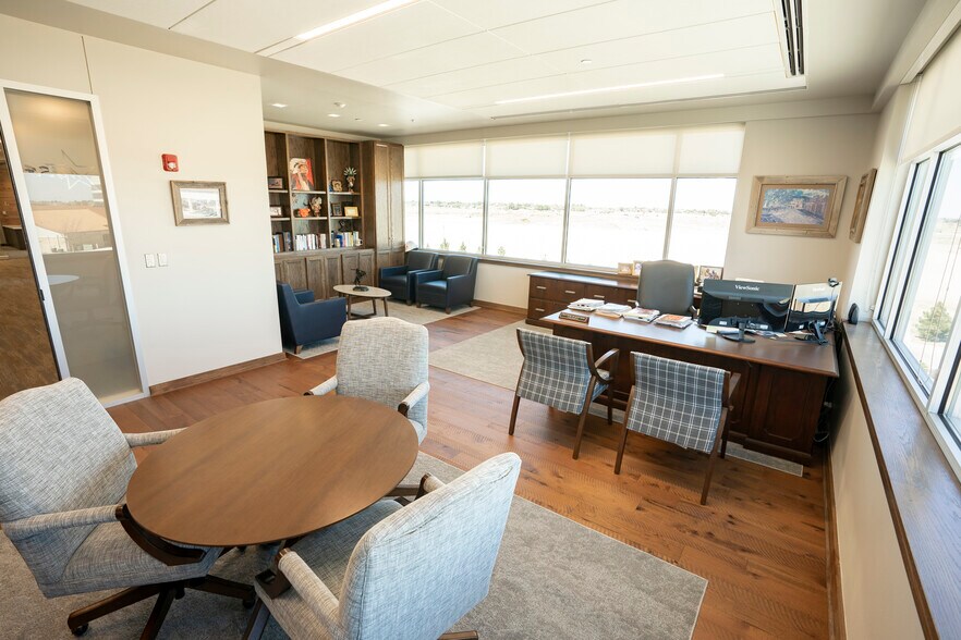 More Photos Of 404 Veterans Airpark Ln, Midland Office For Sale