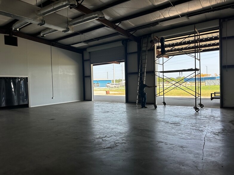 More Photos Of 12630 US-59, Splendora Industrial For Lease