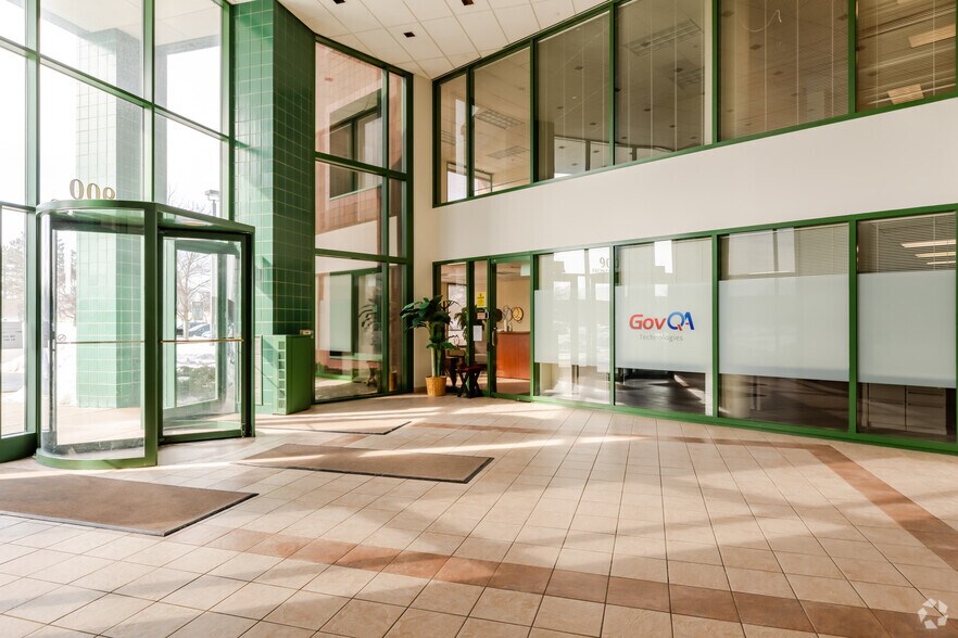 More Photos Of 900 S Frontage Rd, Woodridge Office For Lease