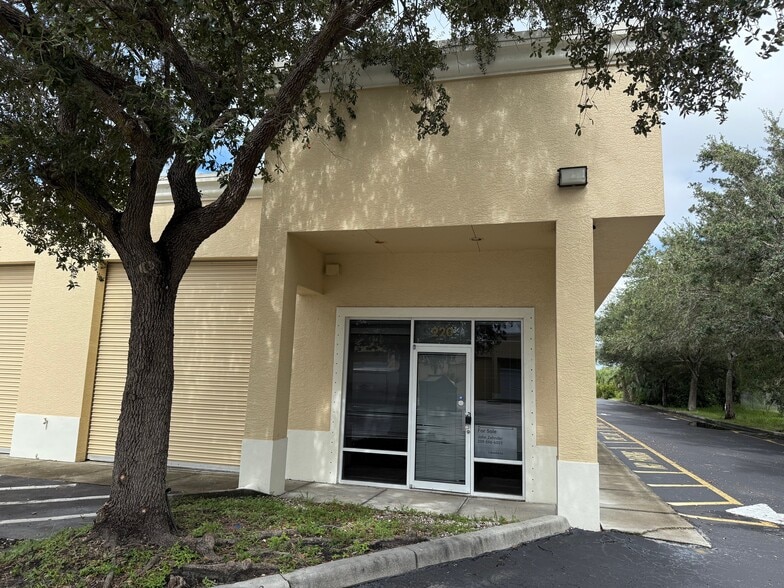 Primary Photo Of 3894 Mannix Dr, Naples Light Manufacturing For Lease