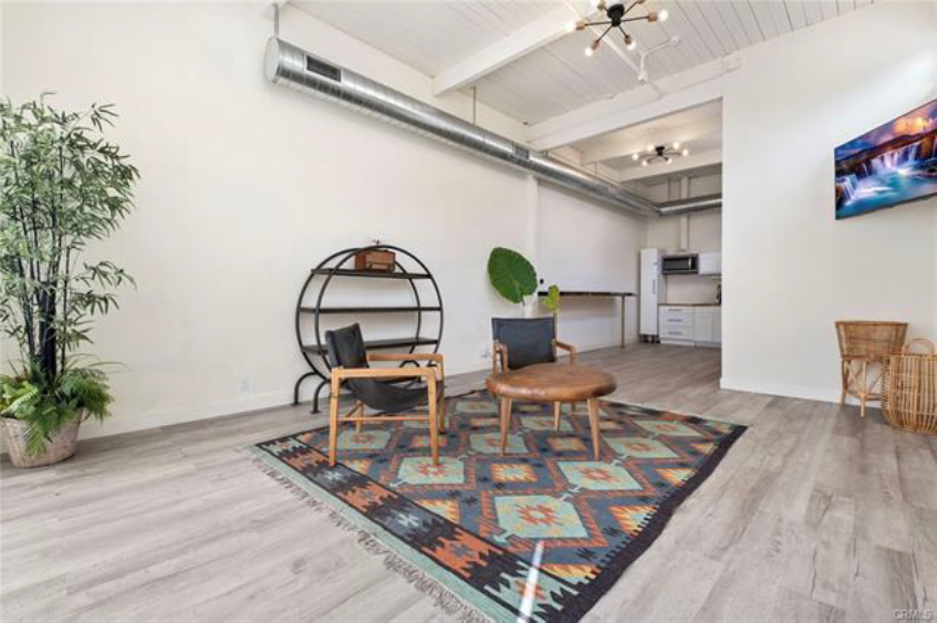 More Photos Of 555 E 3rd St, Long Beach Loft Creative Space For Sale
