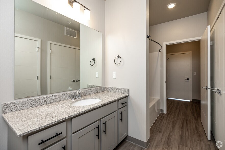 More Photos Of 1111 Parkside St, Tiffin Apartments For Lease