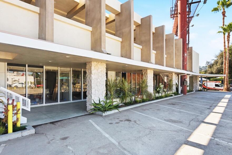 More Photos Of 13273 Ventura Blvd, Studio City Storefront Retail Office For Lease