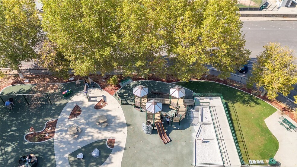 More Photos Of 18387 Chestnut Ave, Tuolumne Restaurant For Sale