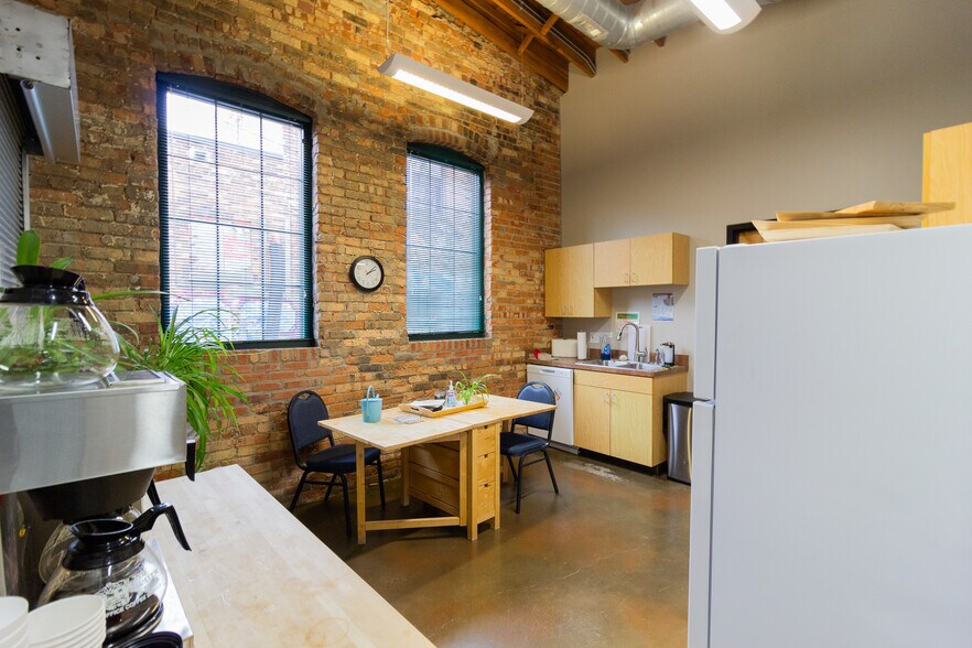 More Photos Of 1213 Center St, Lansing Medical For Sale