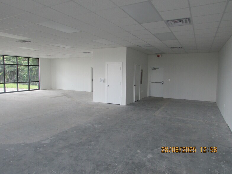 More Photos Of 17230-17250 S Tamiami Trl, Fort Myers Unknown For Lease