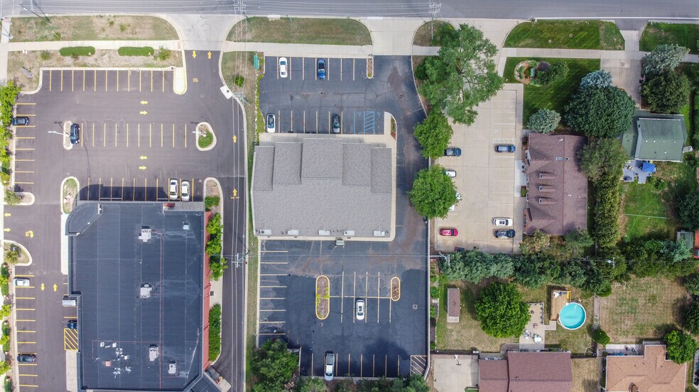 More Photos Of 8070-8078 21 Mile Rd, Shelby Township Office For Lease