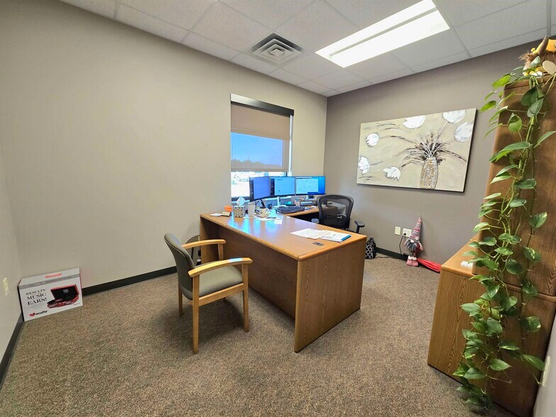 More Photos Of 1545 Associates Dr, Dubuque Office For Lease