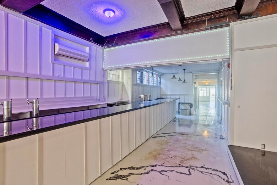 More Photos Of 265 Commercial St, Provincetown Flex For Sale