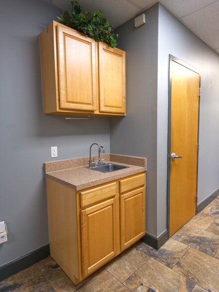 More Photos Of 402 Chairman Ct, DeBary Warehouse For Lease