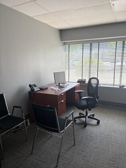 More Photos Of 109 Sanford St, Hamden Warehouse For Lease