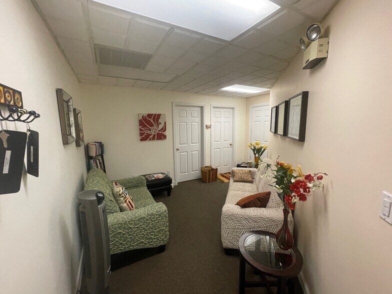 More Photos Of 33 Bedford St, Lexington Medical For Sale