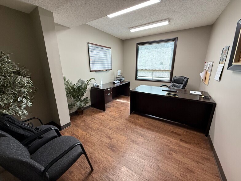 More Photos Of 7836 49th Ave, Red Deer Warehouse For Lease