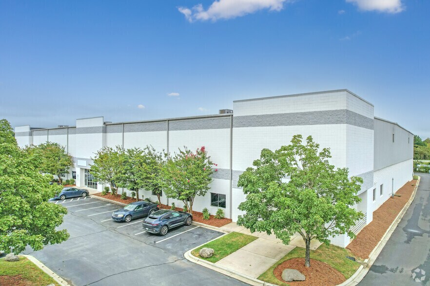 More Photos Of 520 Eagleton Downs Dr, Pineville Distribution For Lease