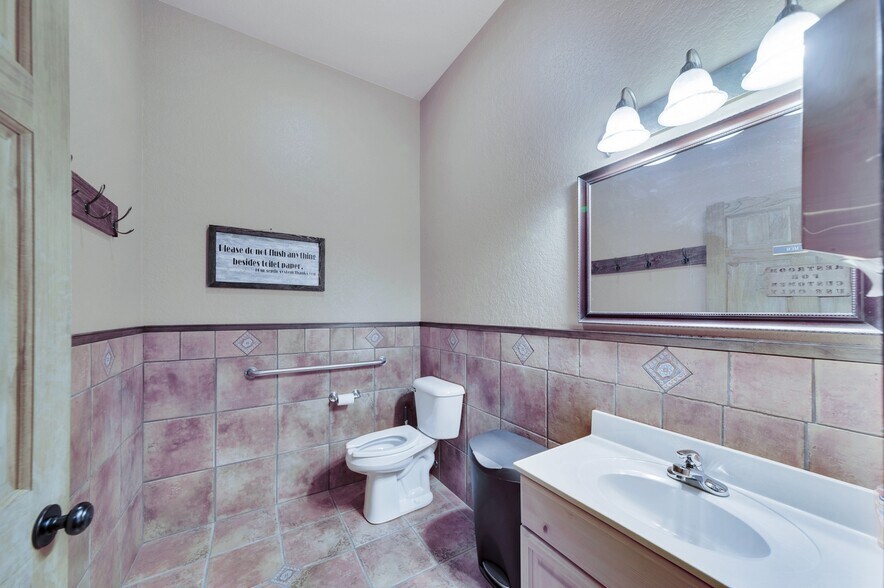More Photos Of 710 Tenaya St, Hermosa General Retail For Sale