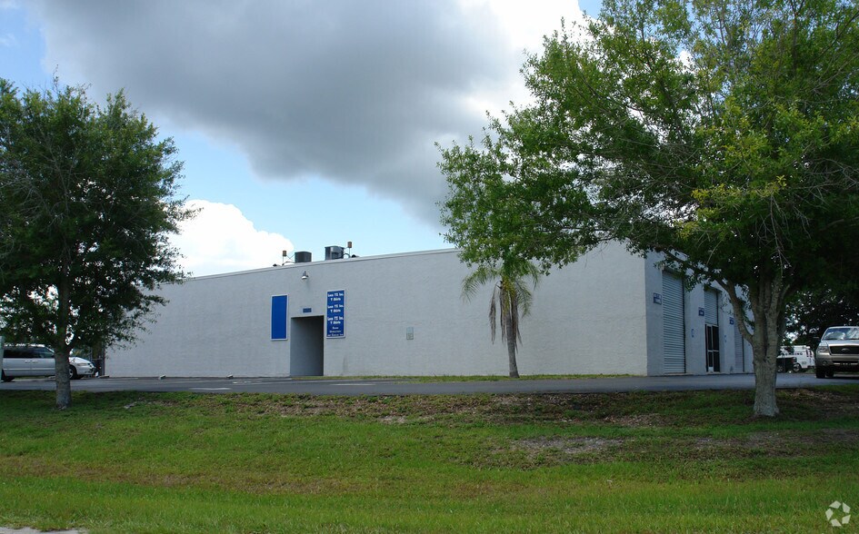 More Photos Of 5576 Doug Taylor Cir, Saint James City Warehouse For Lease