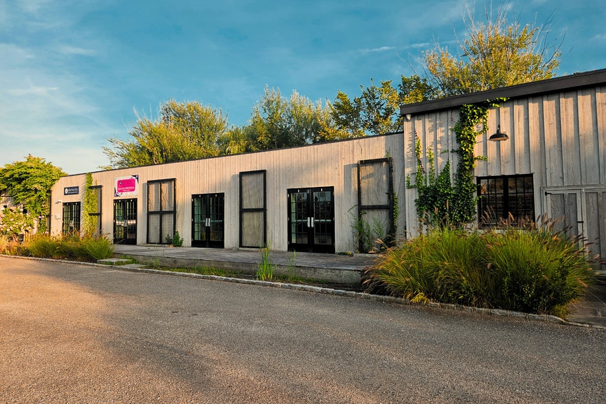 More Photos Of 11 Bridge St, Sag Harbor Freestanding For Lease