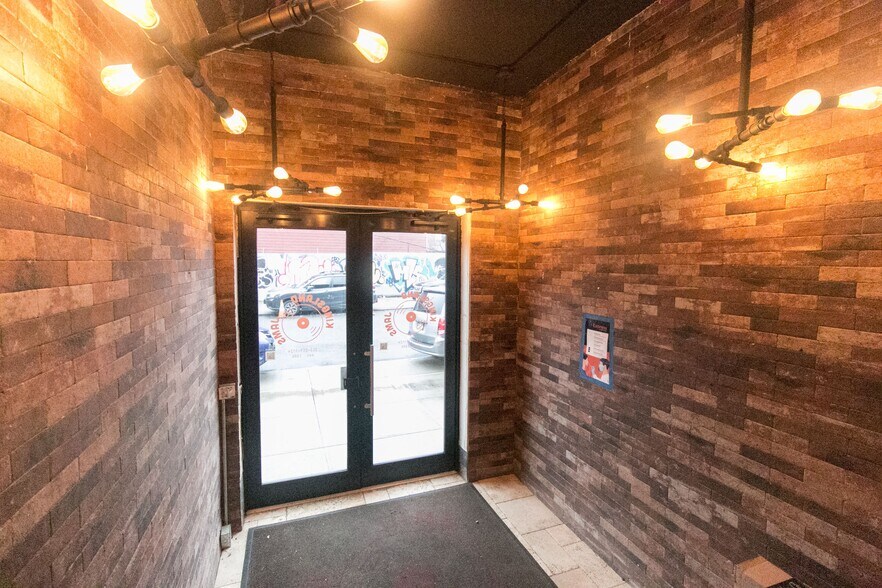 More Photos Of 78-92 Kingsland Ave, Brooklyn Flex For Sale