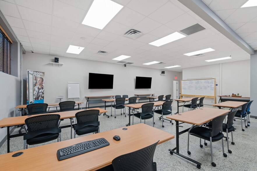 More Photos Of 630 S Cooper St, Memphis Office For Lease