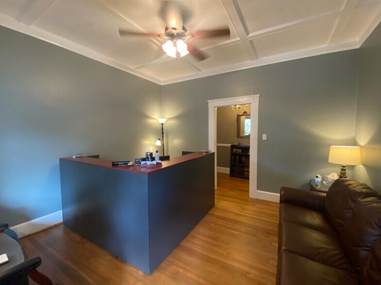 More Photos Of 1302 Main Ave, Northport Office For Lease