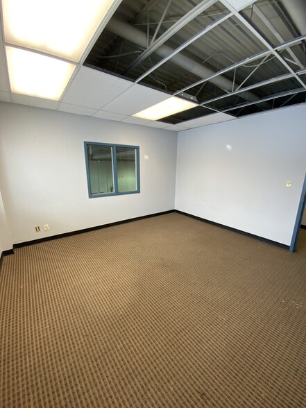 More Photos Of 2908 2nd Ave SE, Calgary Warehouse For Lease