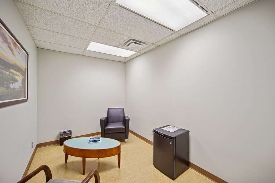 More Photos Of 2805 Beaver Ave, Des Moines Bank For Sale