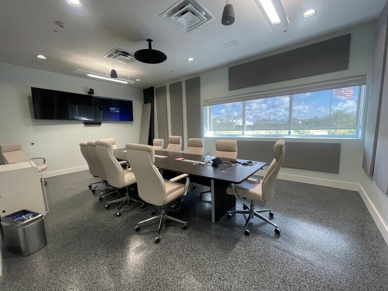 More Photos Of 195 Triple Diamond Blvd, North Venice Research And Development For Lease