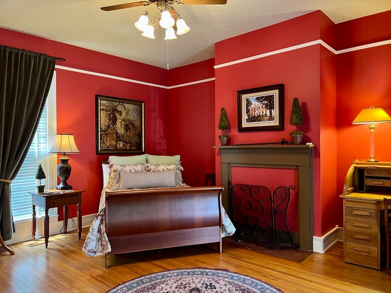 More Photos Of 210 S College St, Franklin Office For Sale