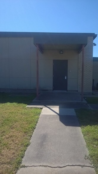 More Photos Of 801 N Bryan Ave, Bryan Warehouse For Lease