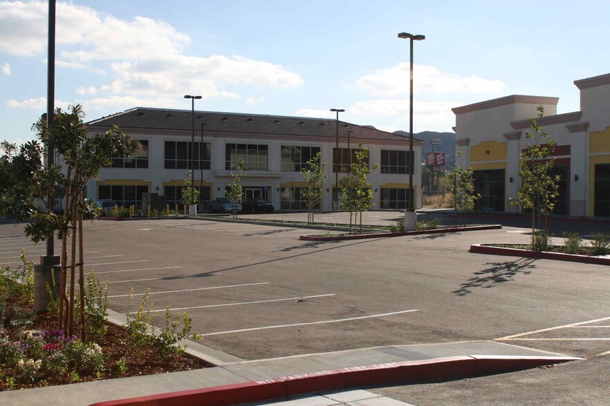 More Photos Of 31929 Castaic Rd, Castaic Freestanding For Lease
