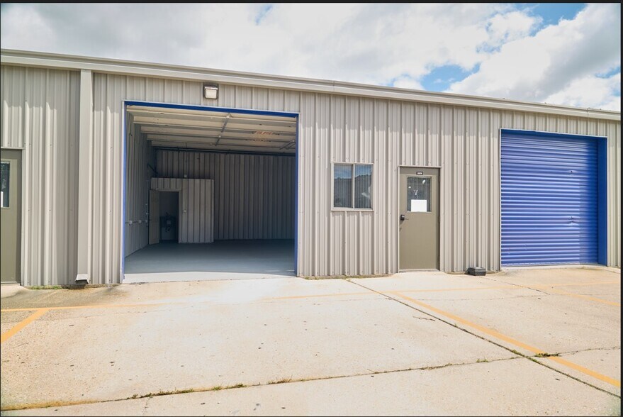 More Photos Of 9465 Creosote Rd, Gulfport Flex For Lease