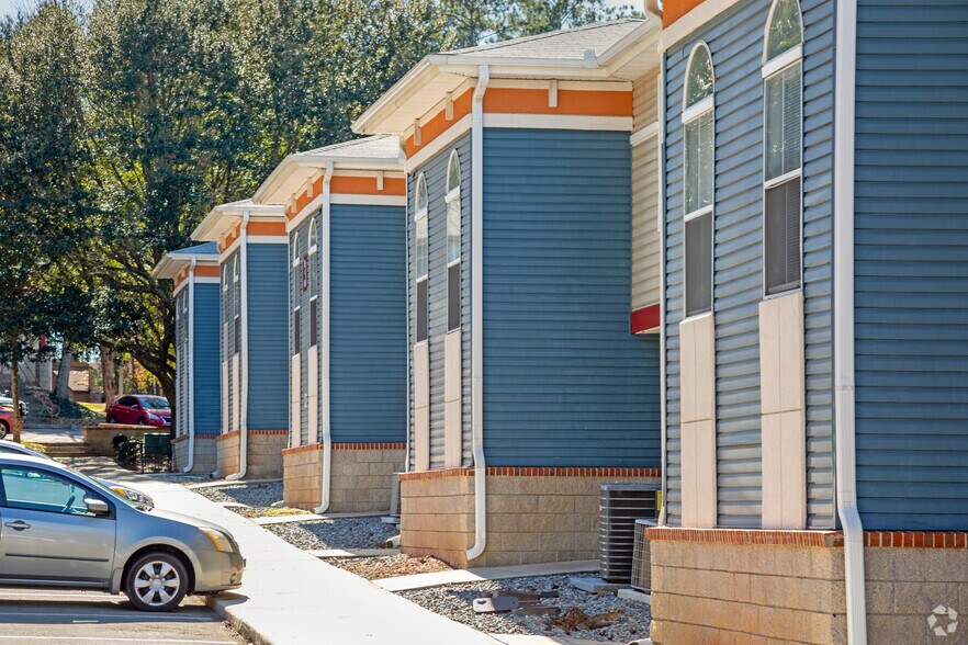 More Photos Of 2400 W Tharpe St, Tallahassee Apartments For Sale