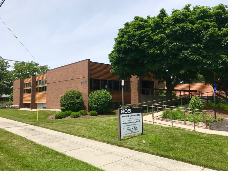 More Photos Of 205 W 29th St, Holland Office For Lease