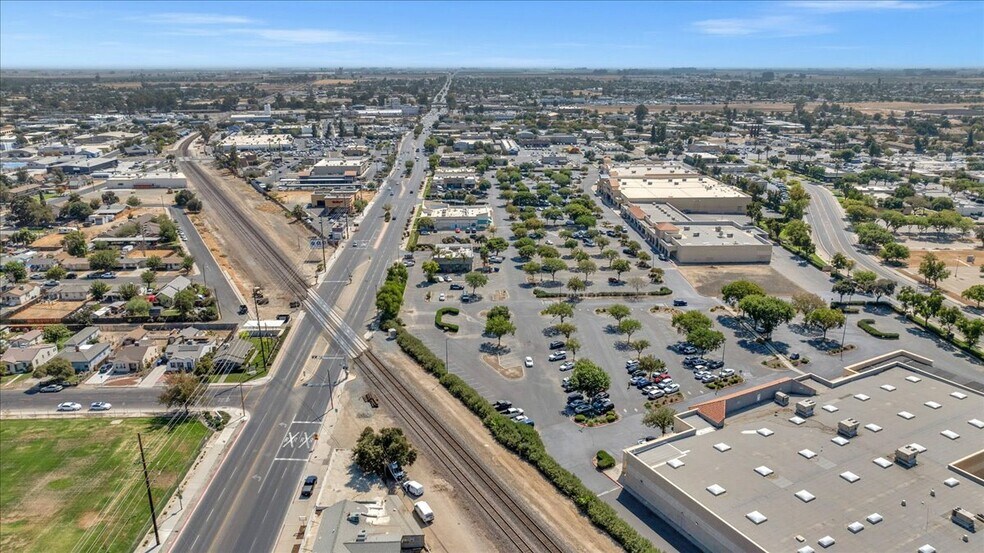 More Photos Of 580 N 11th Ave, Hanford Freestanding For Lease