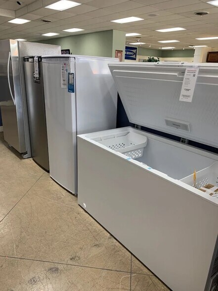 More Photos Of 3101 N 10th St, McAllen General Retail For Lease