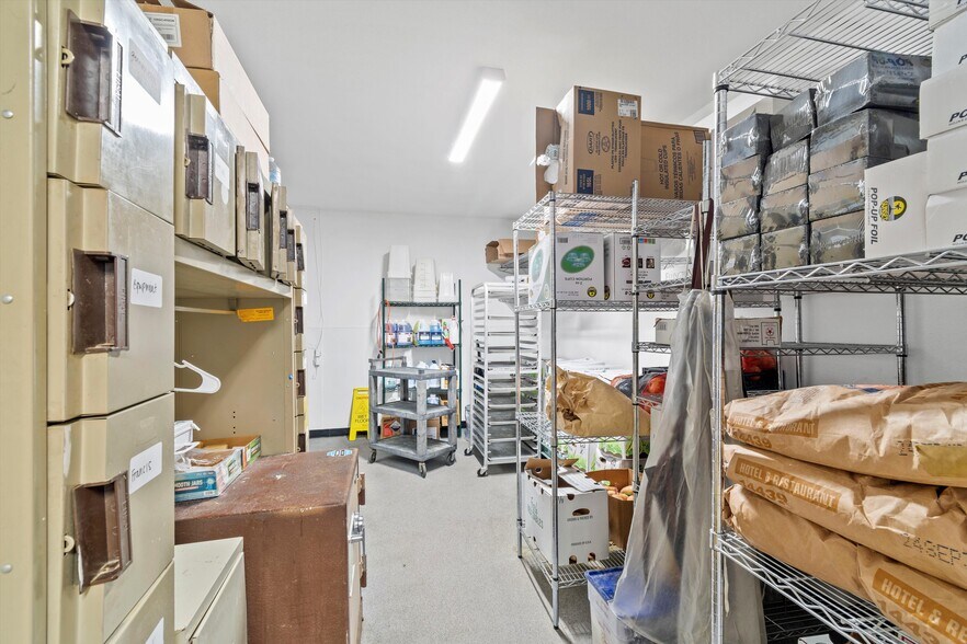 More Photos Of 110 W Bailey St, Ponder Restaurant For Sale